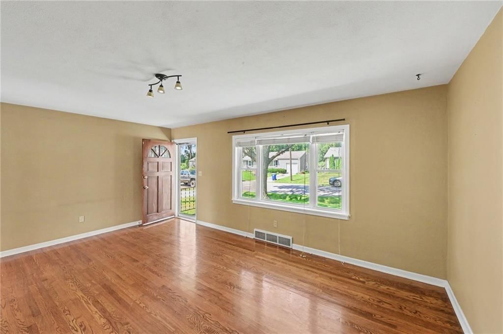 9517 Summit Street — photo 5