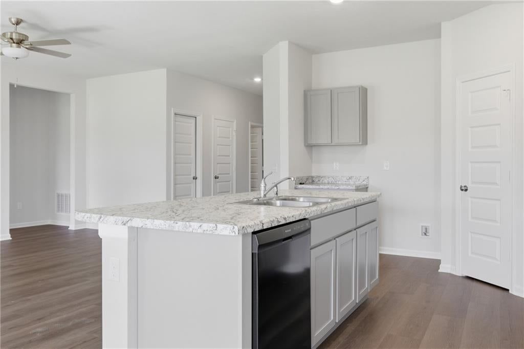 826 N Pear Street — photo 10