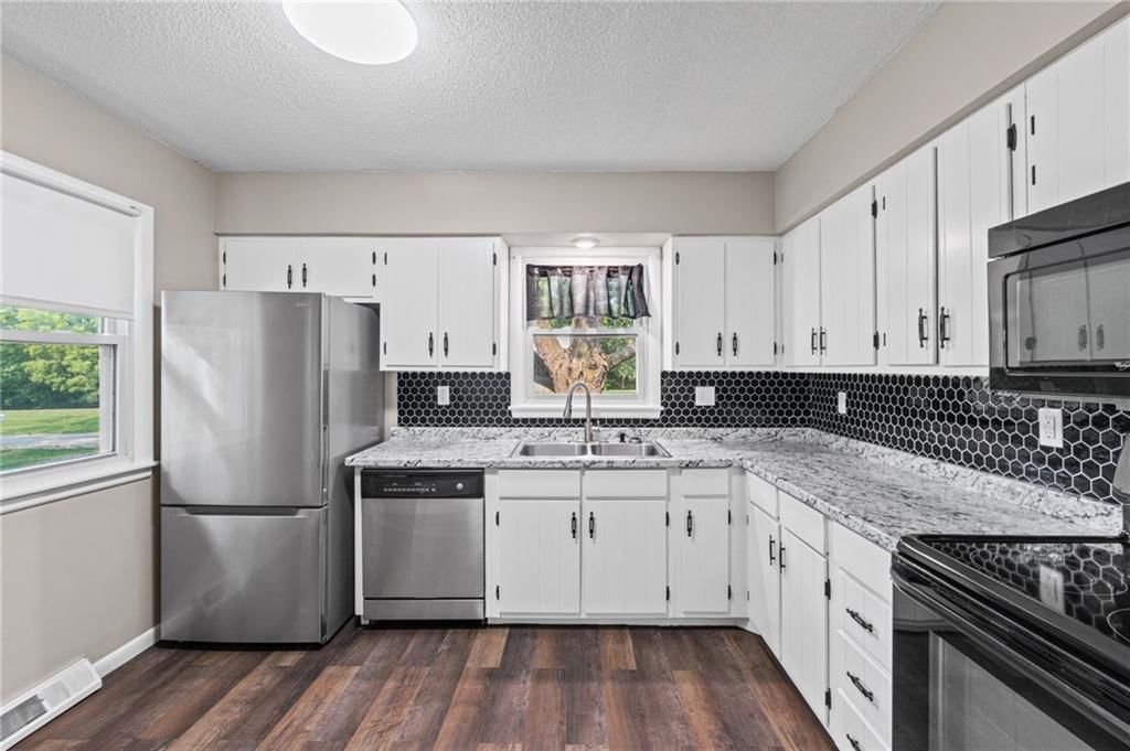 182 W Jackson Street — photo 8