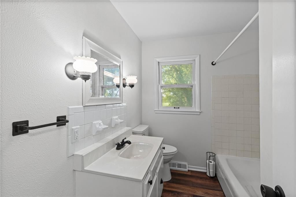 182 W Jackson Street — photo 16