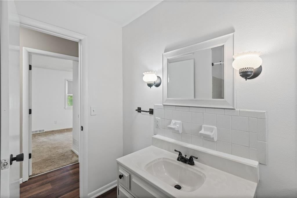 182 W Jackson Street — photo 17