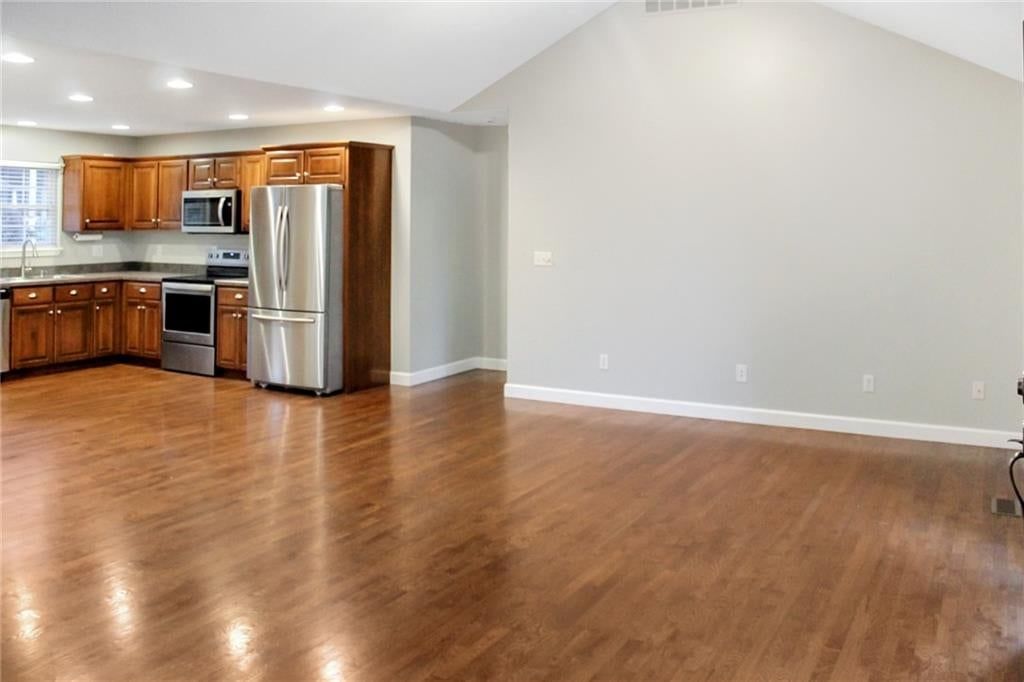 2900 Oak Street — photo 8