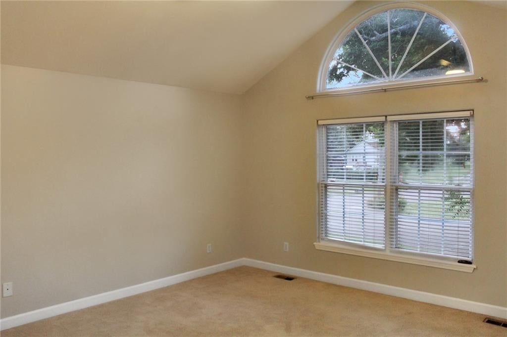 2900 Oak Street — photo 11