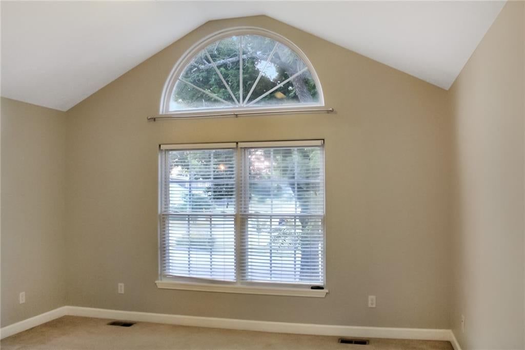 2900 Oak Street — photo 12