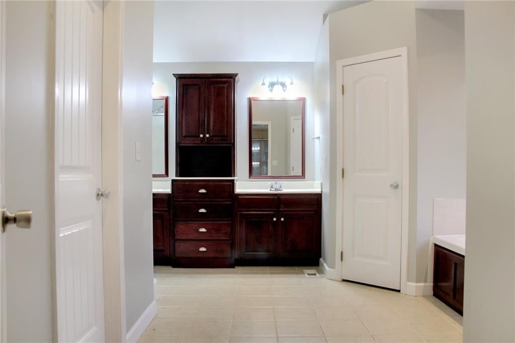 2900 Oak Street — photo 14