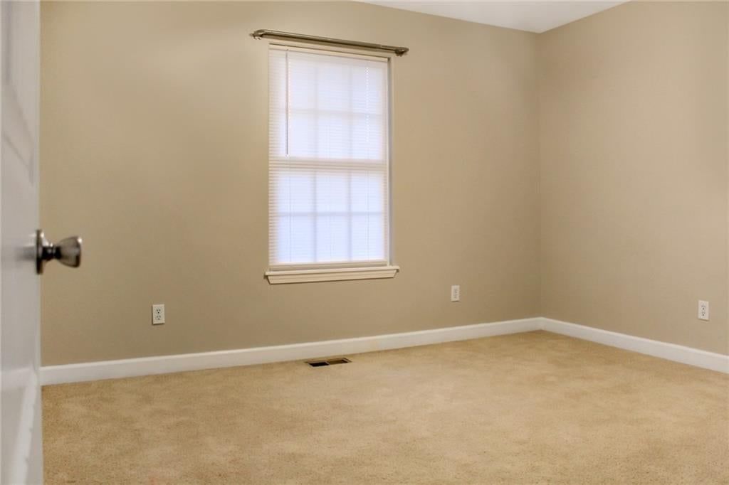 2900 Oak Street — photo 17