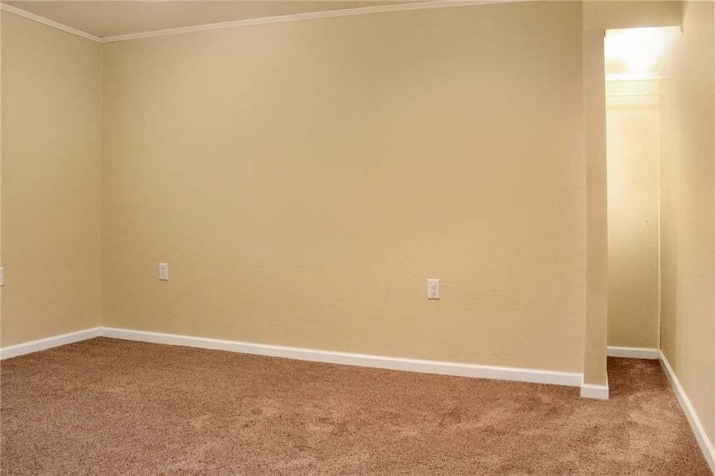 2900 Oak Street — photo 28