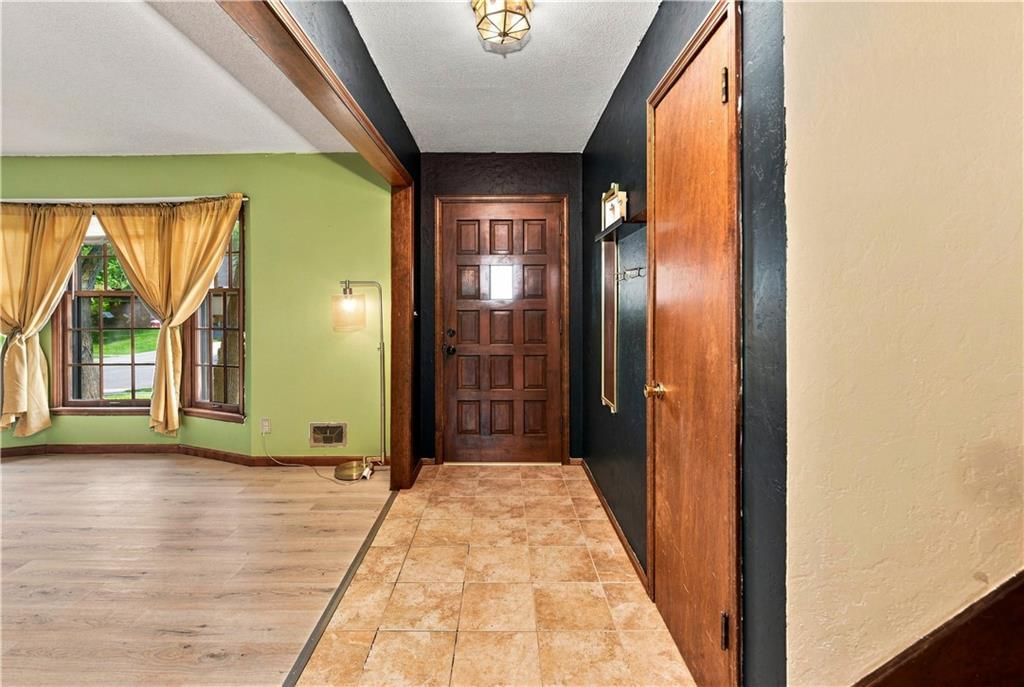 209 SW Victor Drive — photo 4