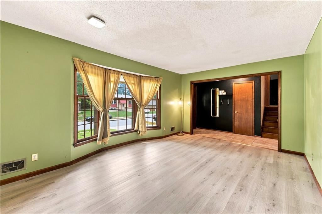 209 SW Victor Drive — photo 6