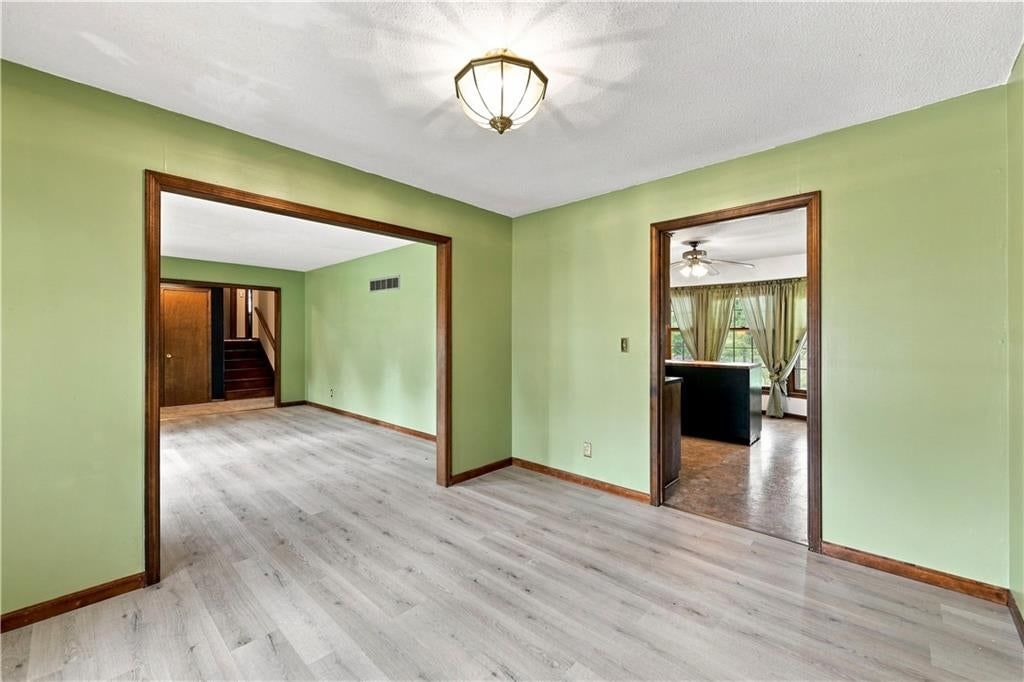 209 SW Victor Drive — photo 8