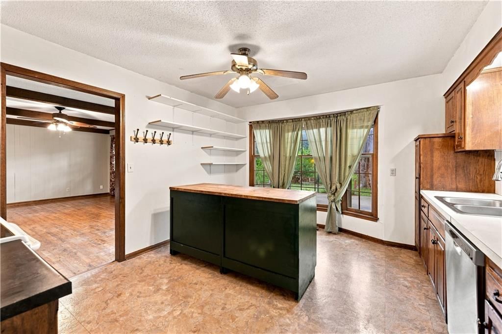 209 SW Victor Drive — photo 9