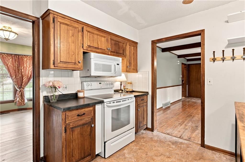 209 SW Victor Drive — photo 10