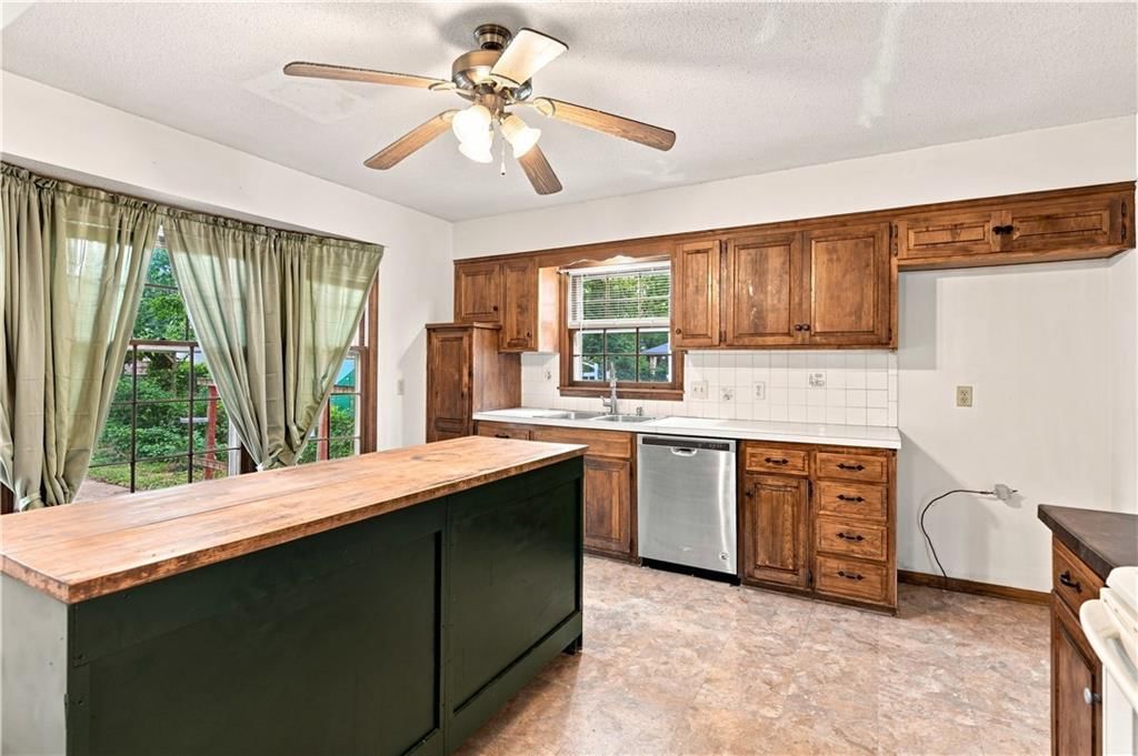 209 SW Victor Drive — photo 11