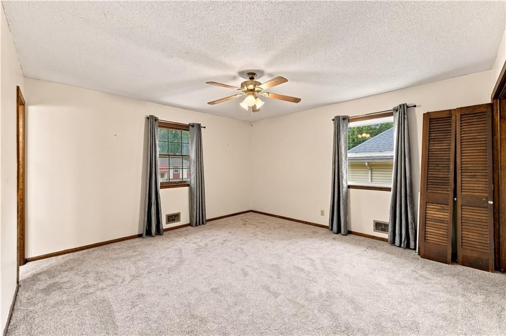 209 SW Victor Drive — photo 16