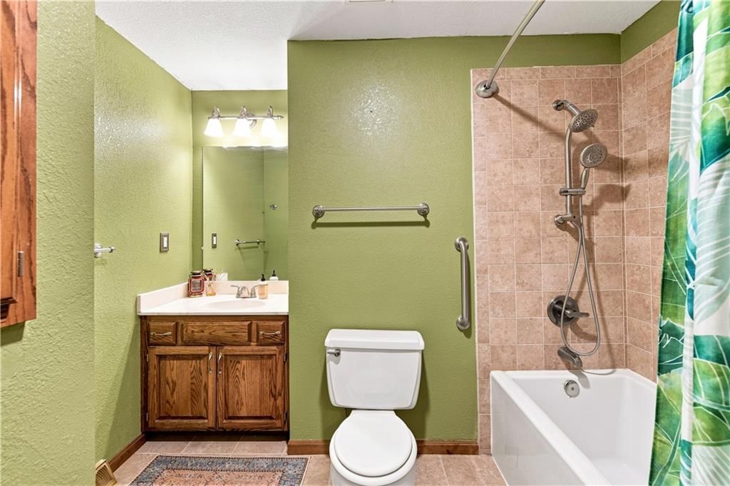209 SW Victor Drive — photo 18