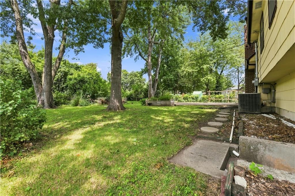209 SW Victor Drive — photo 32