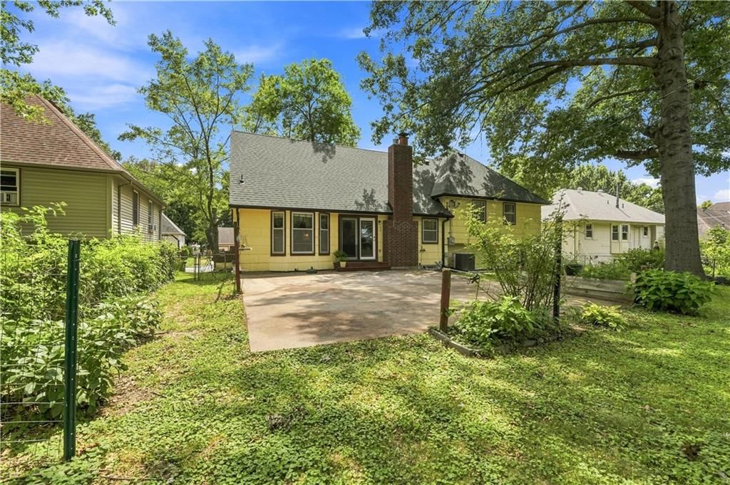 209 SW Victor Drive — photo 33