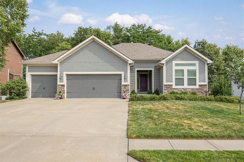 408 Lee Drive — photo 1
