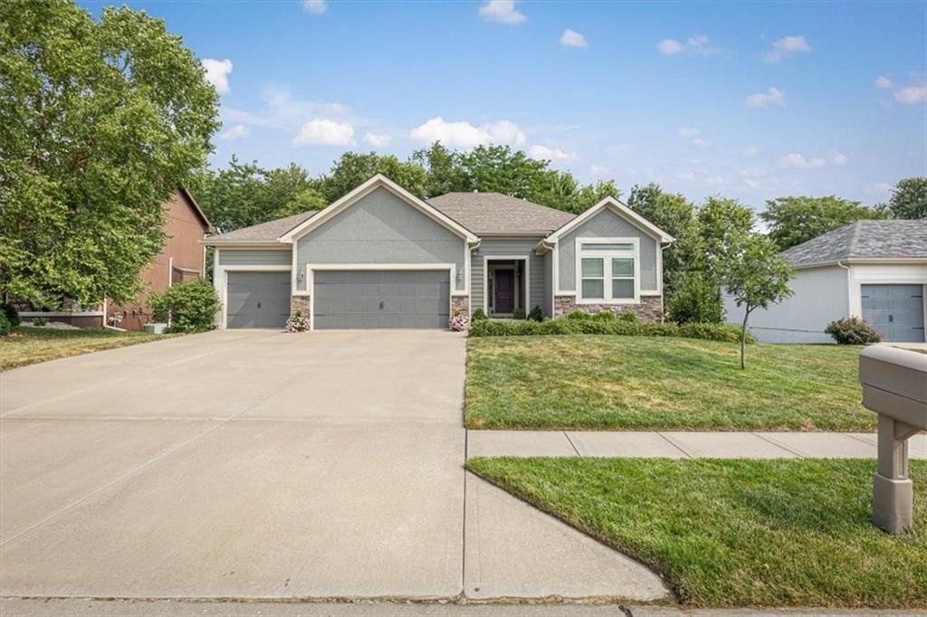 408 Lee Drive — photo 2