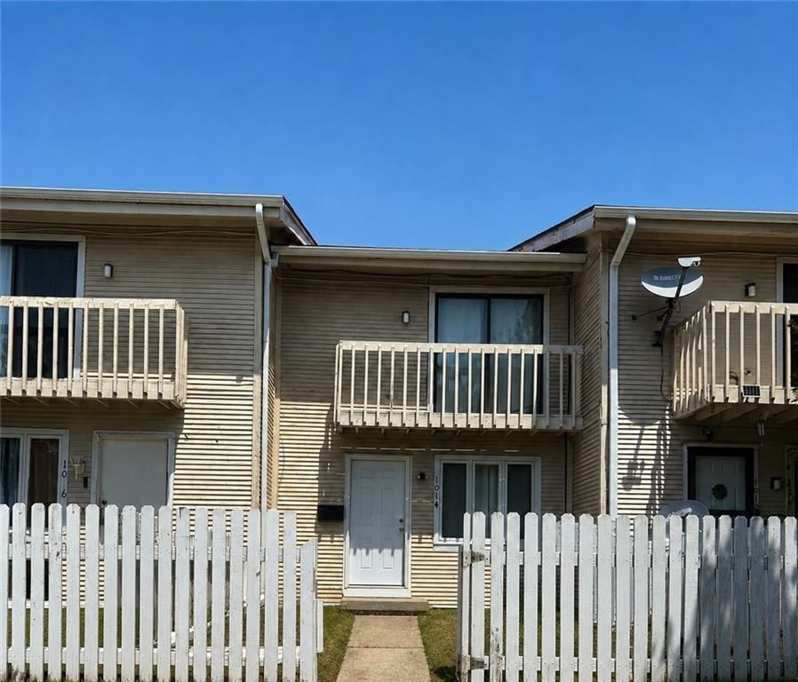 1014 W Maple Avenue — photo 1