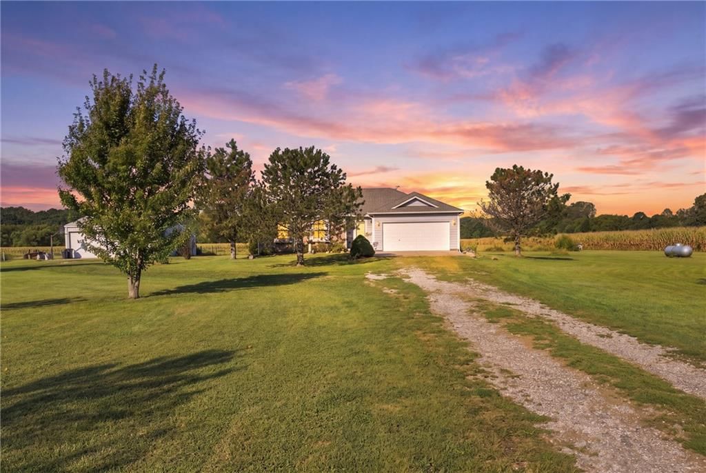 17363 247th Street, Tonganoxie, KS