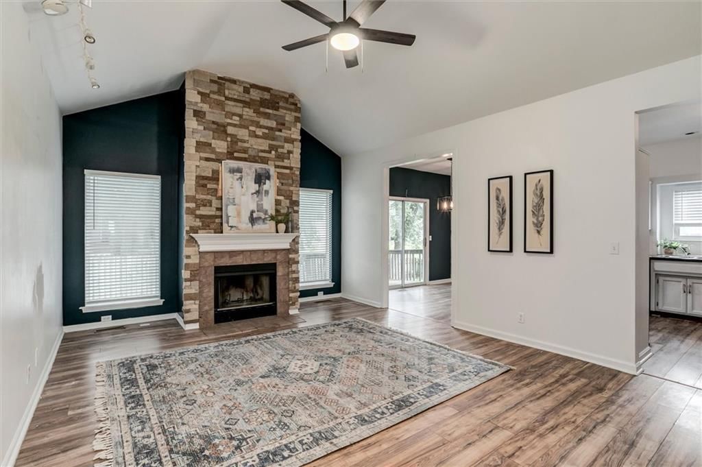 1121 E Frontier Drive — photo 2
