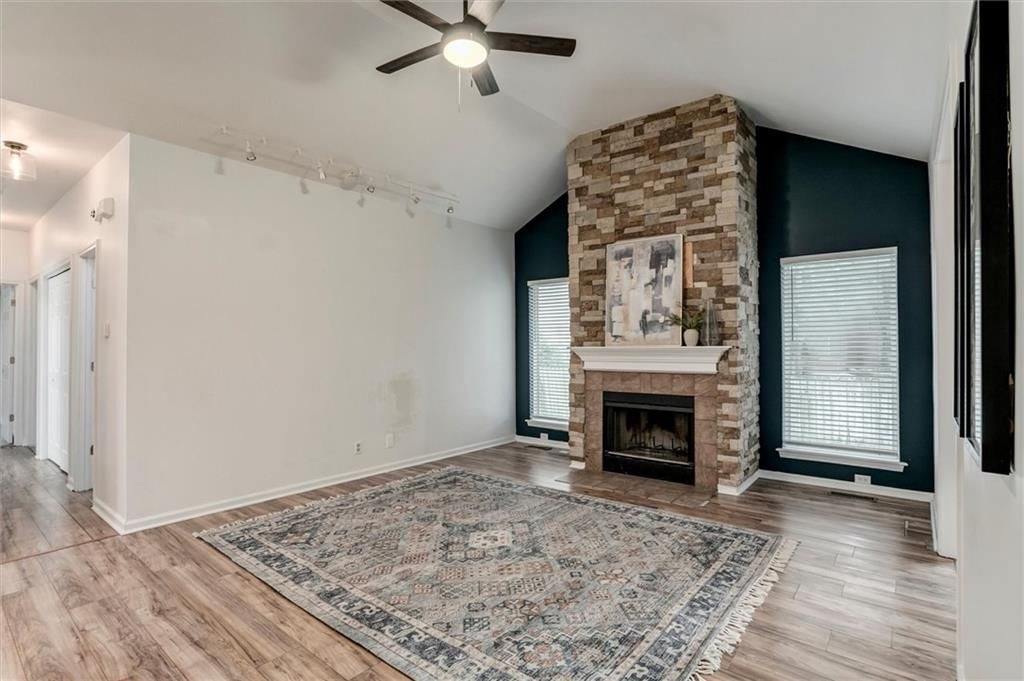 1121 E Frontier Drive — photo 3