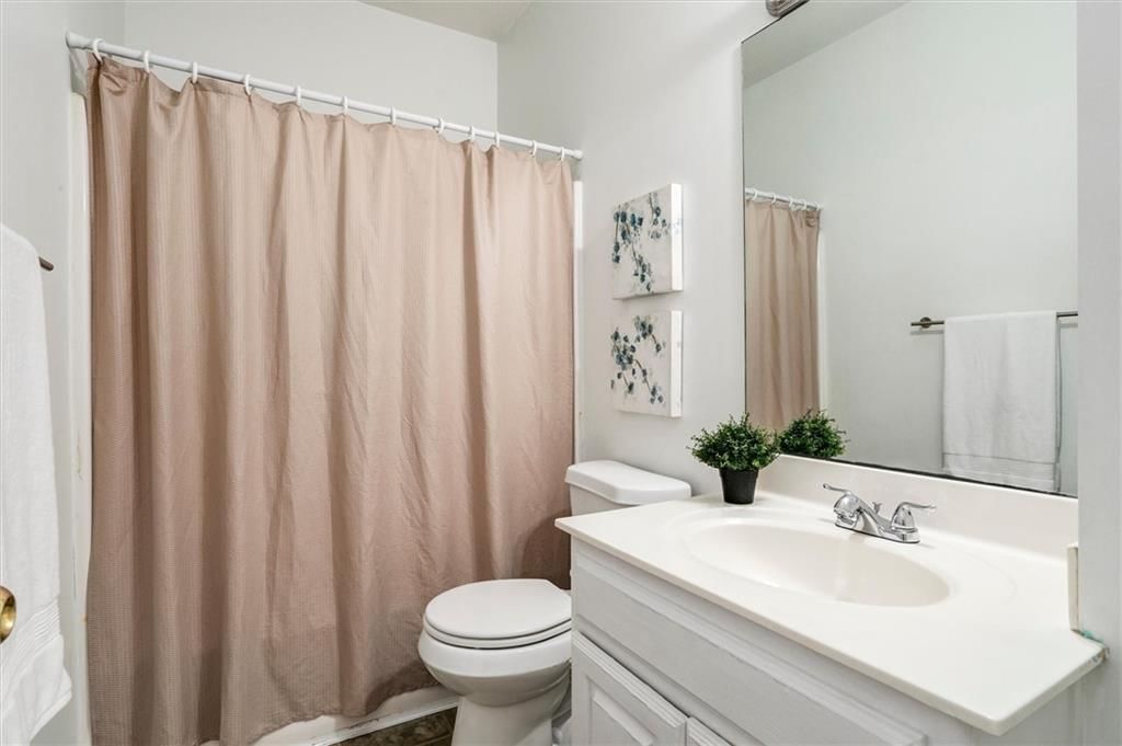 1121 E Frontier Drive — photo 9