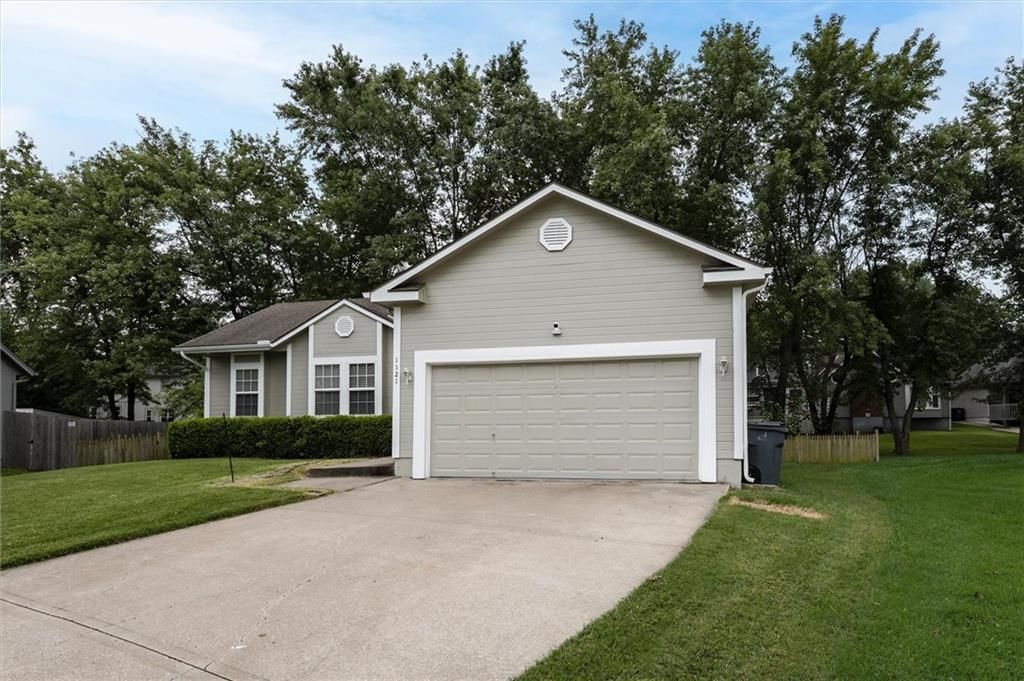 1121 E Frontier Drive — photo 24