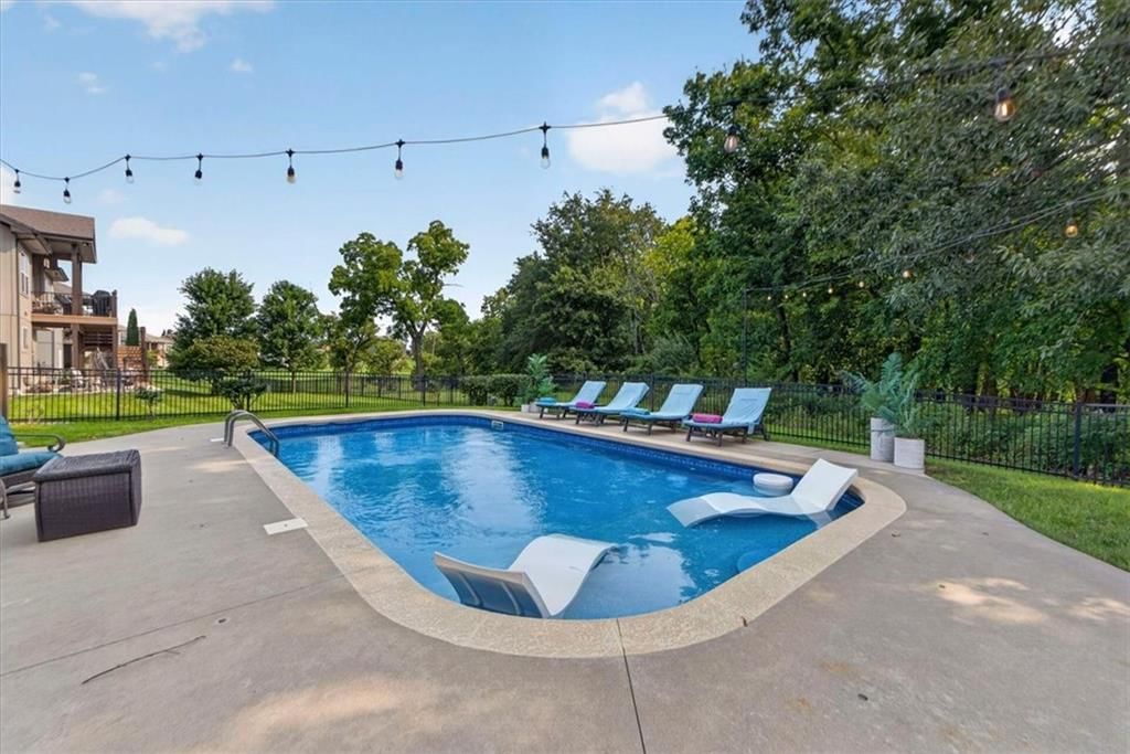 4705 NE Gateway Drive — photo 2