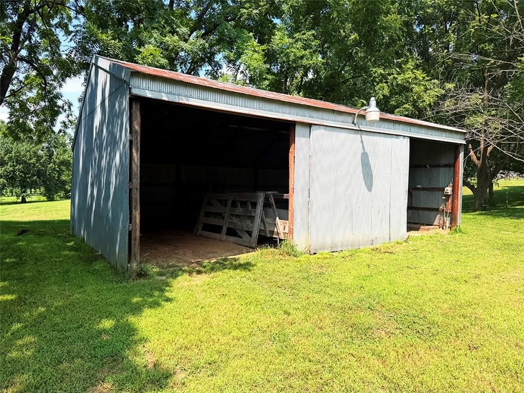 2414 N Hoover Road — photo 23