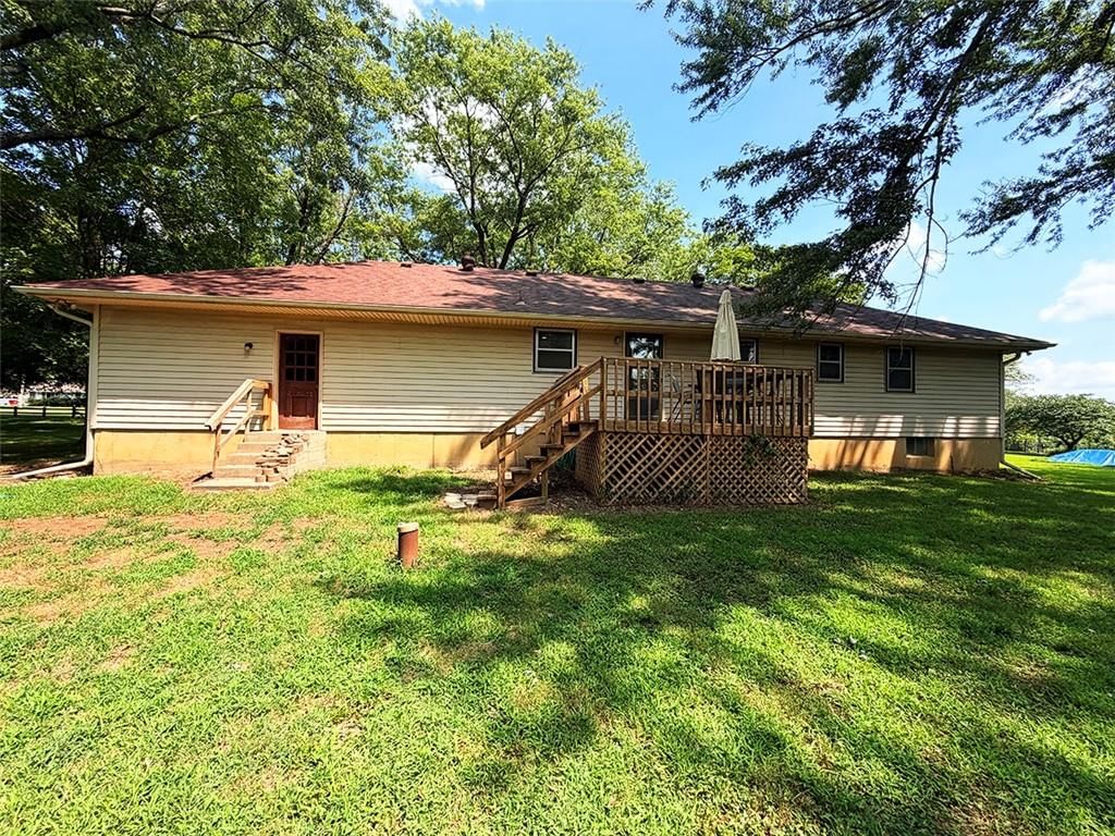 2414 N Hoover Road — photo 33