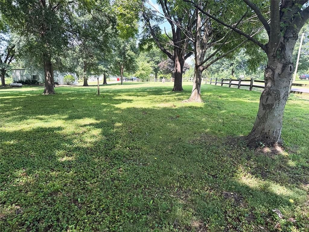 2414 N Hoover Road — photo 38