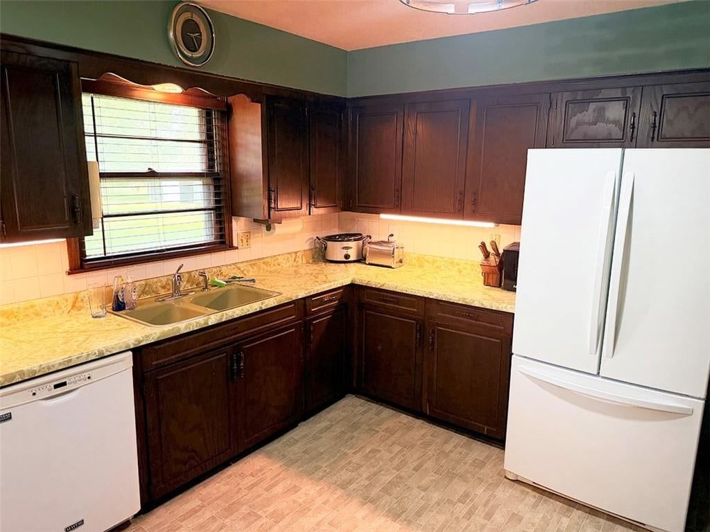 2414 N Hoover Road — photo 47