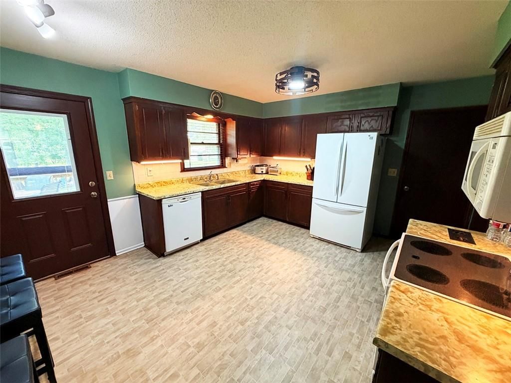 2414 N Hoover Road — photo 48