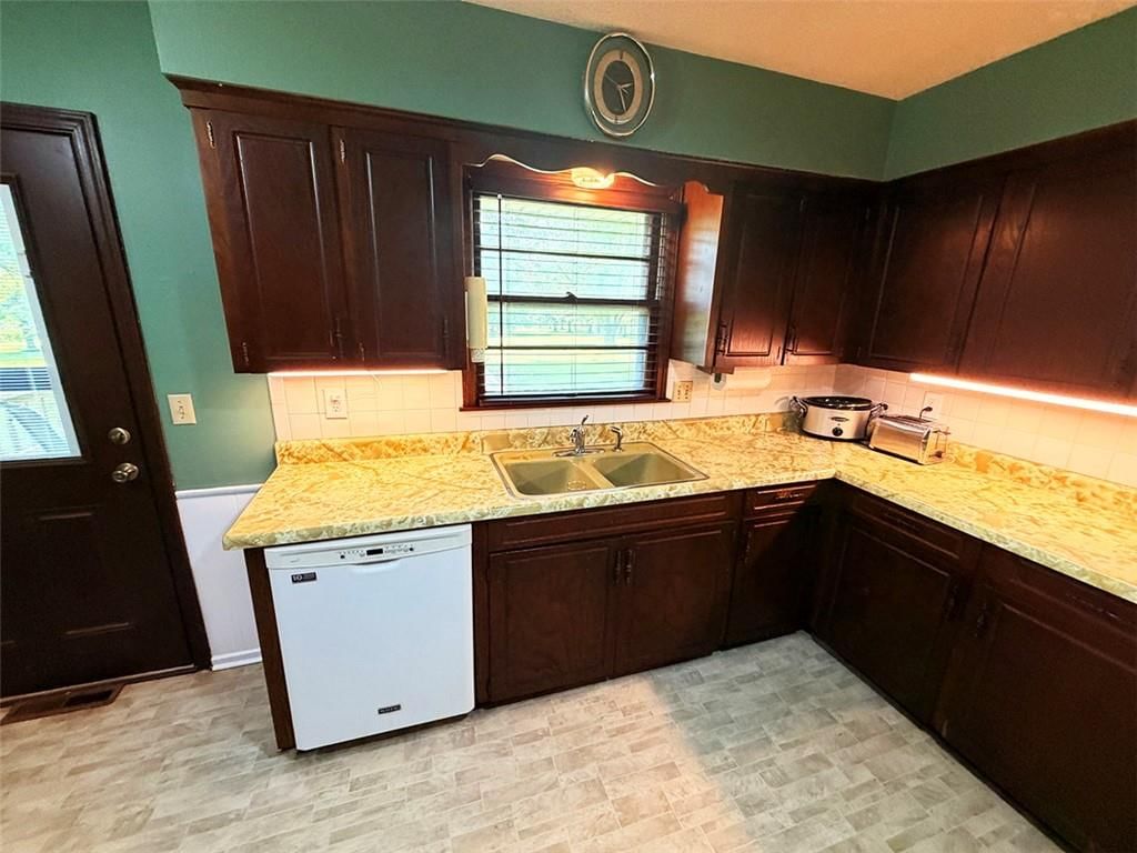 2414 N Hoover Road — photo 49