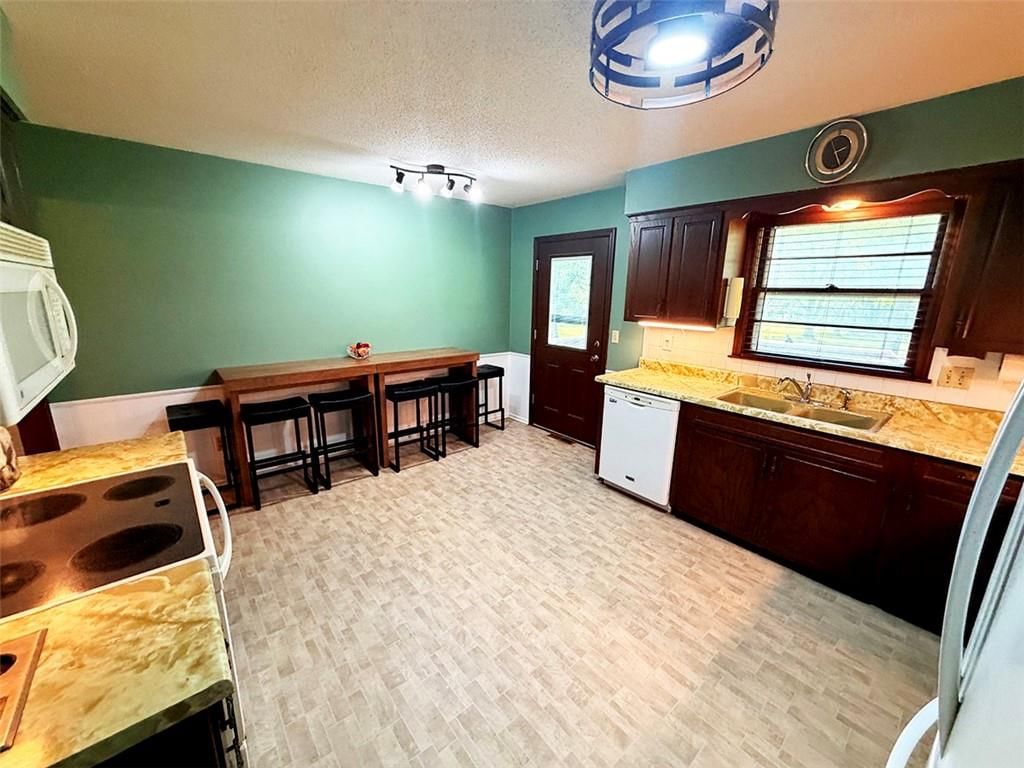 2414 N Hoover Road — photo 51