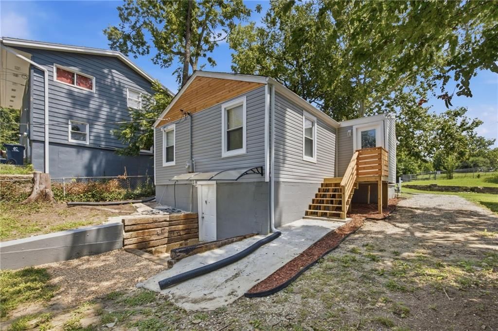 4404 Jackson Avenue — photo 2