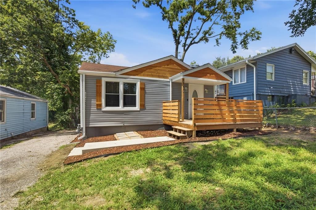 4404 Jackson Avenue — photo 3