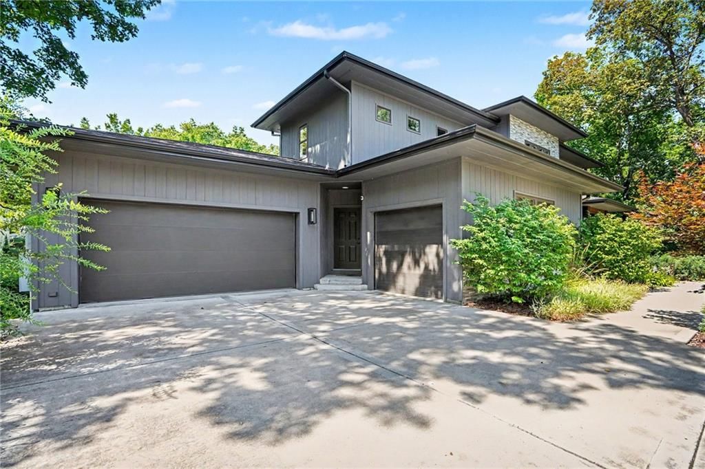 Photo 4 of 62, 4718 N Mulberry Court, Kansas City, MO 64116