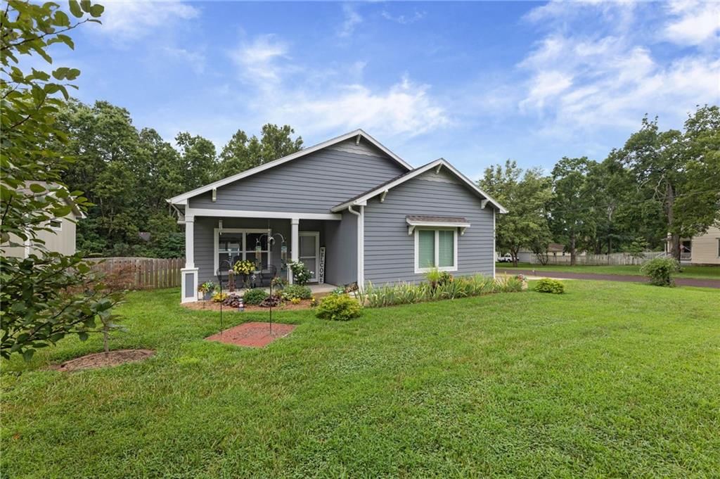 819 Baker Street, Baldwin City, KS