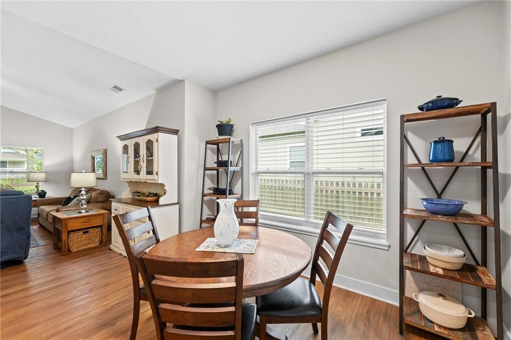 819 Baker Street — photo 8