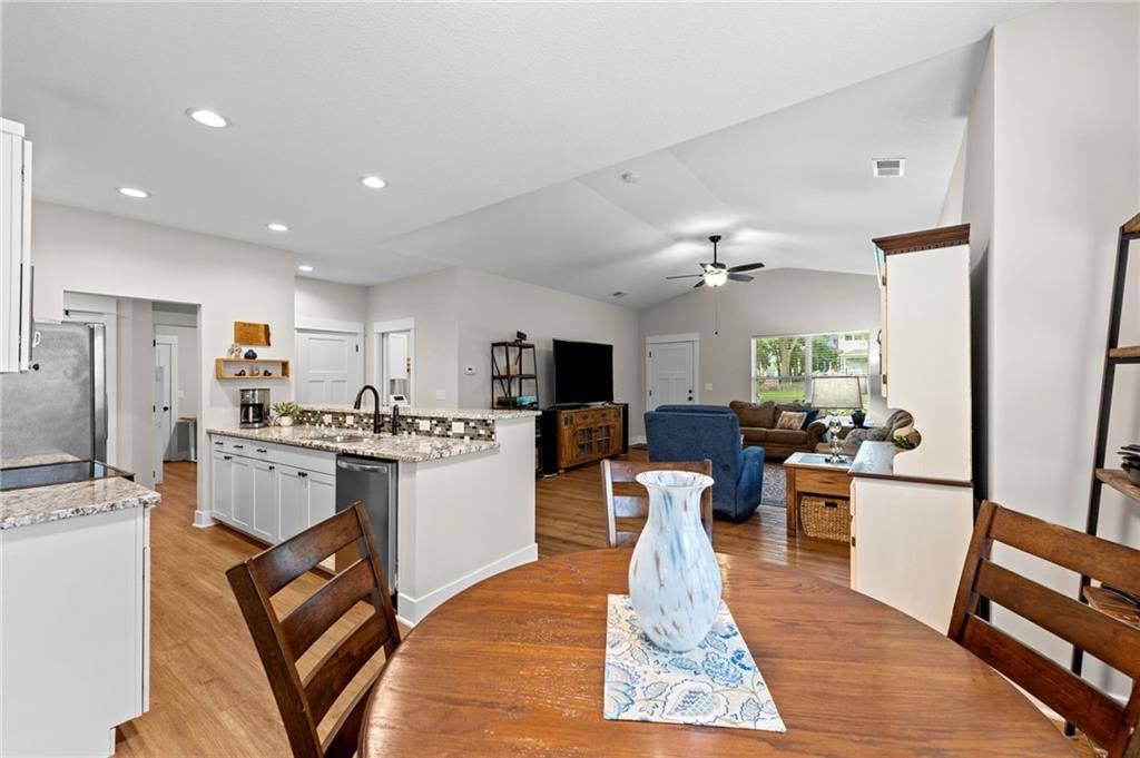 819 Baker Street — photo 9