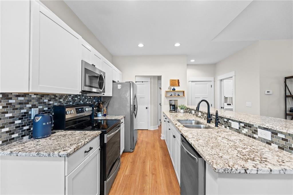 819 Baker Street — photo 10