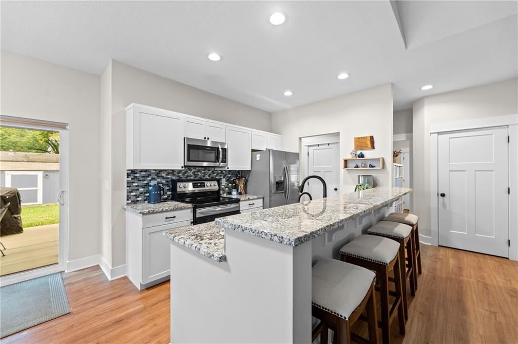 819 Baker Street — photo 12