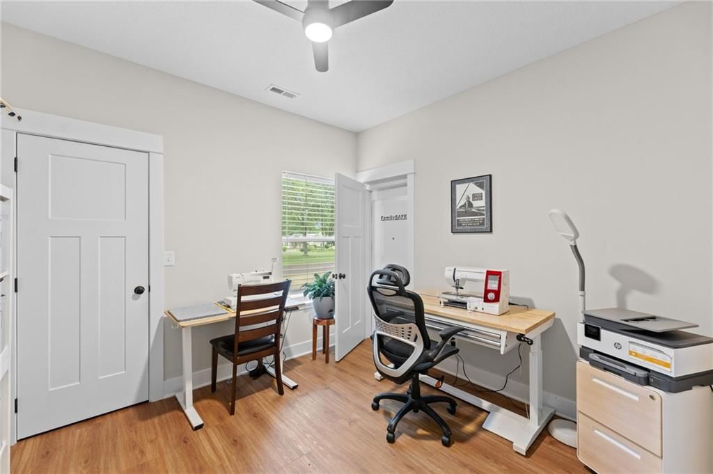 819 Baker Street — photo 16