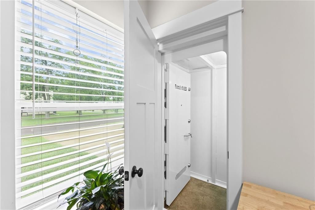 819 Baker Street — photo 18