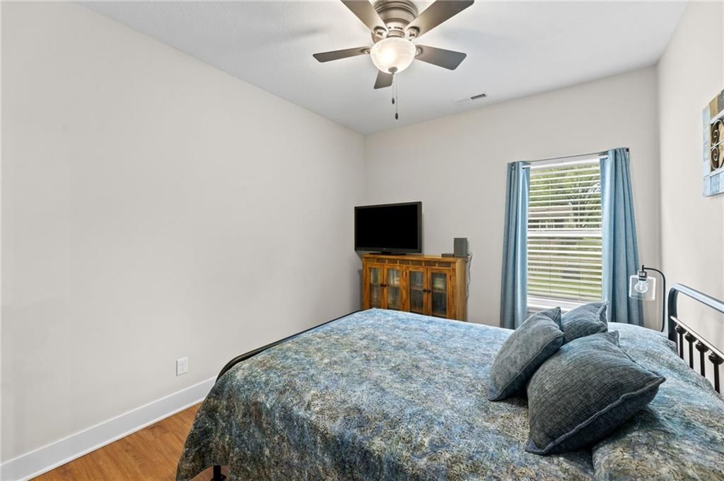 819 Baker Street — photo 19