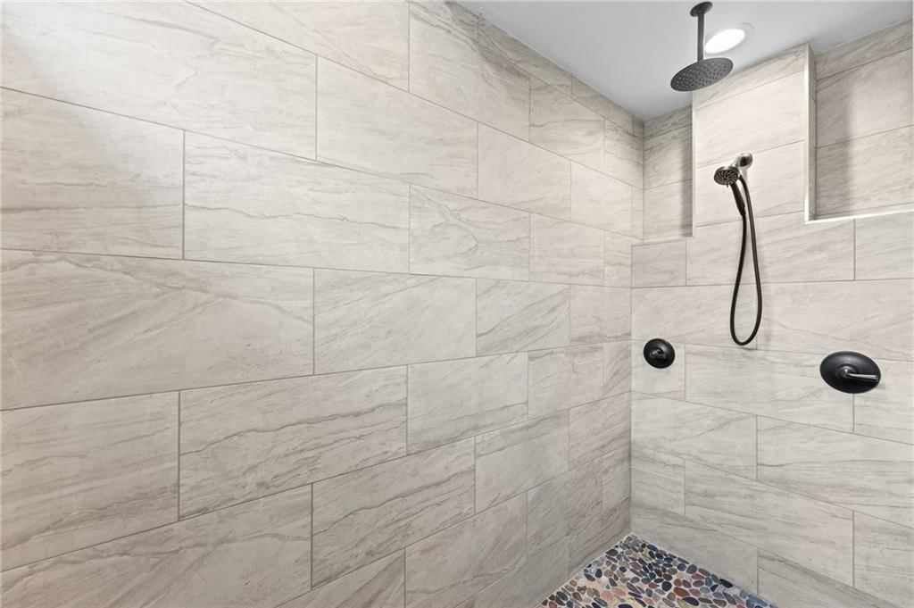 819 Baker Street — photo 26