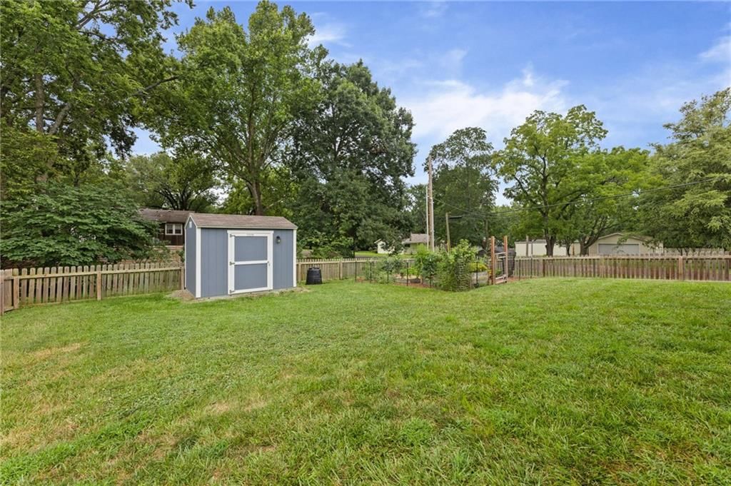 819 Baker Street — photo 28